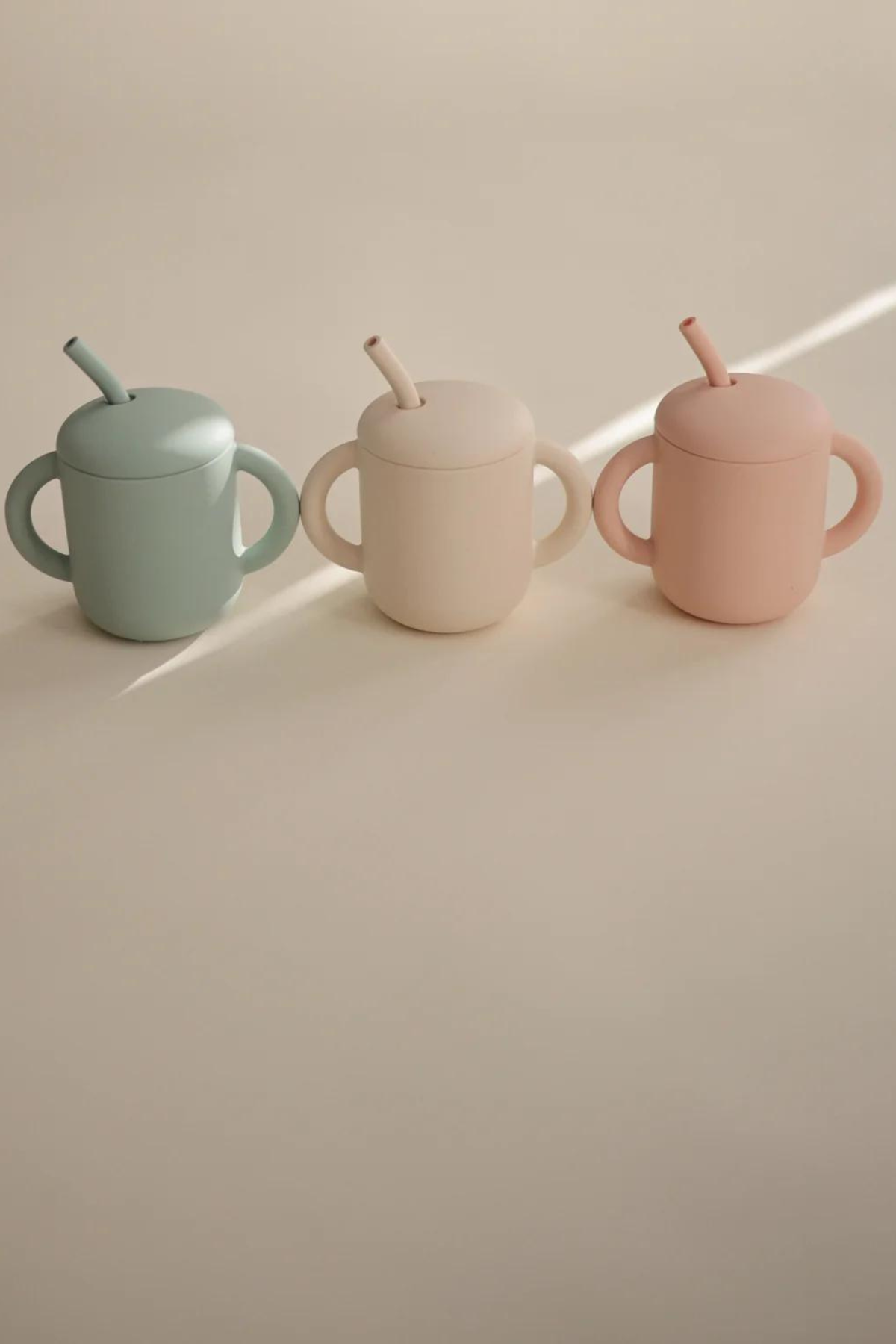 Becher mit Strohhalm | verschiedene Farben