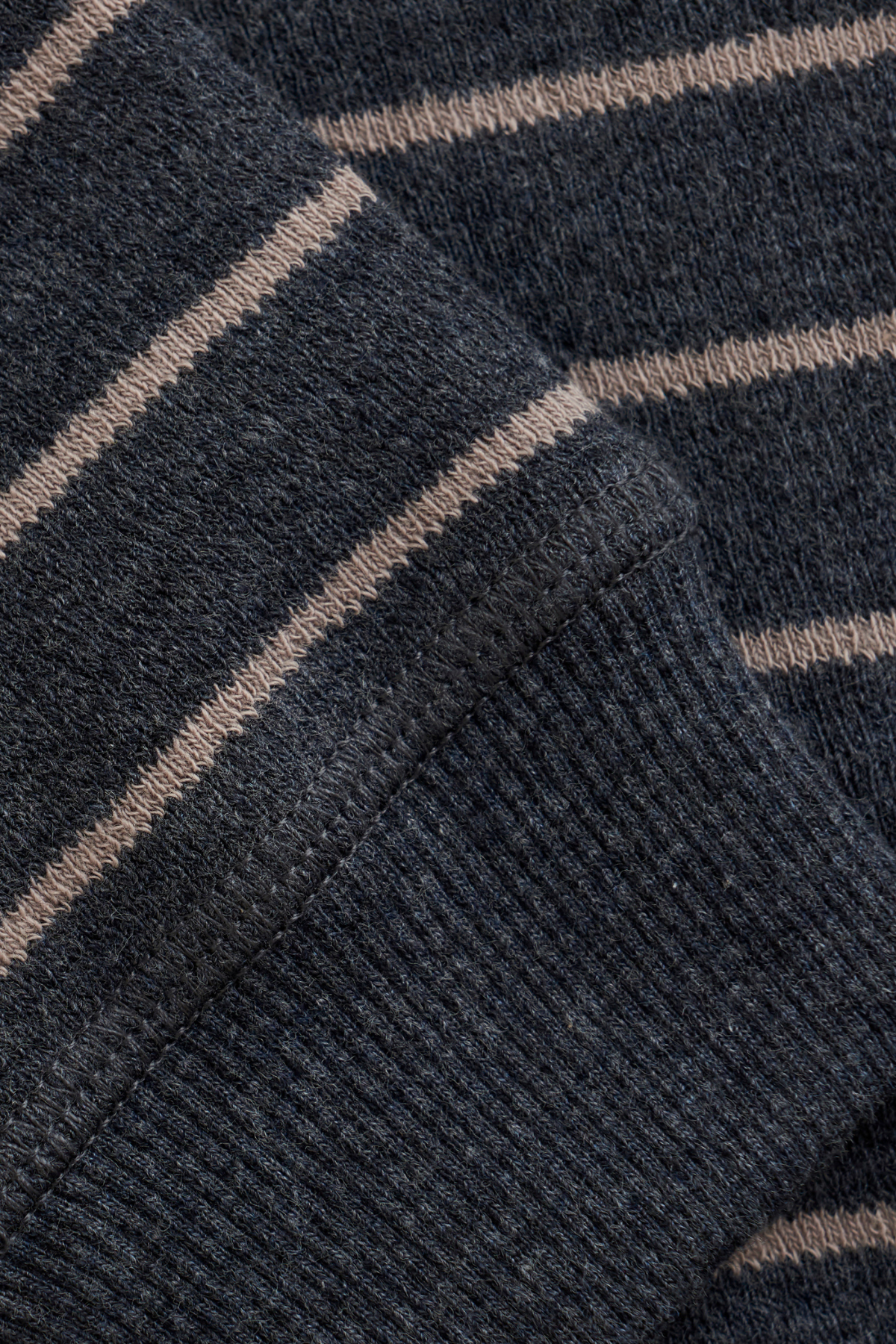 Gestreiftes Sweatshirt | Ebony