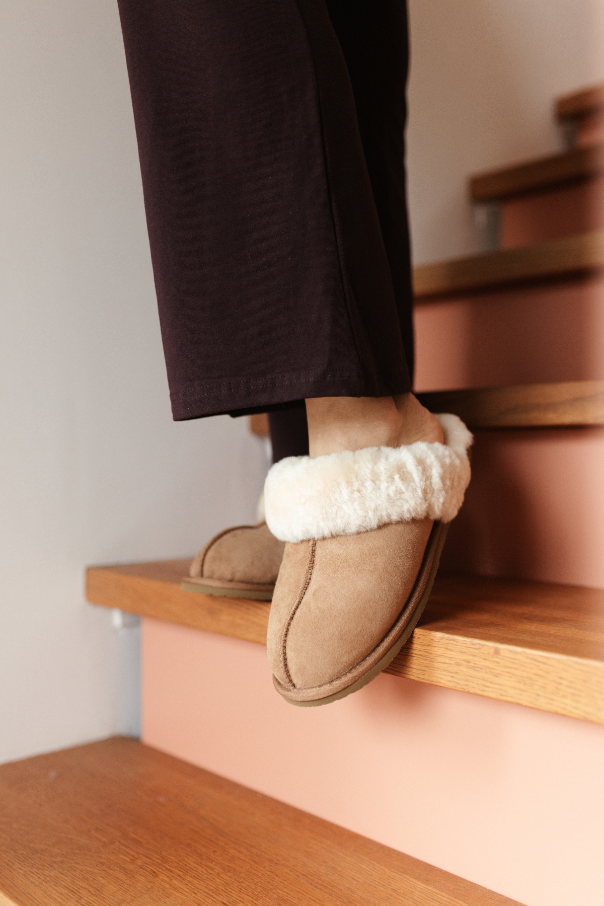 Mom Lammfell Pantoffel "Nuna" | Cognac