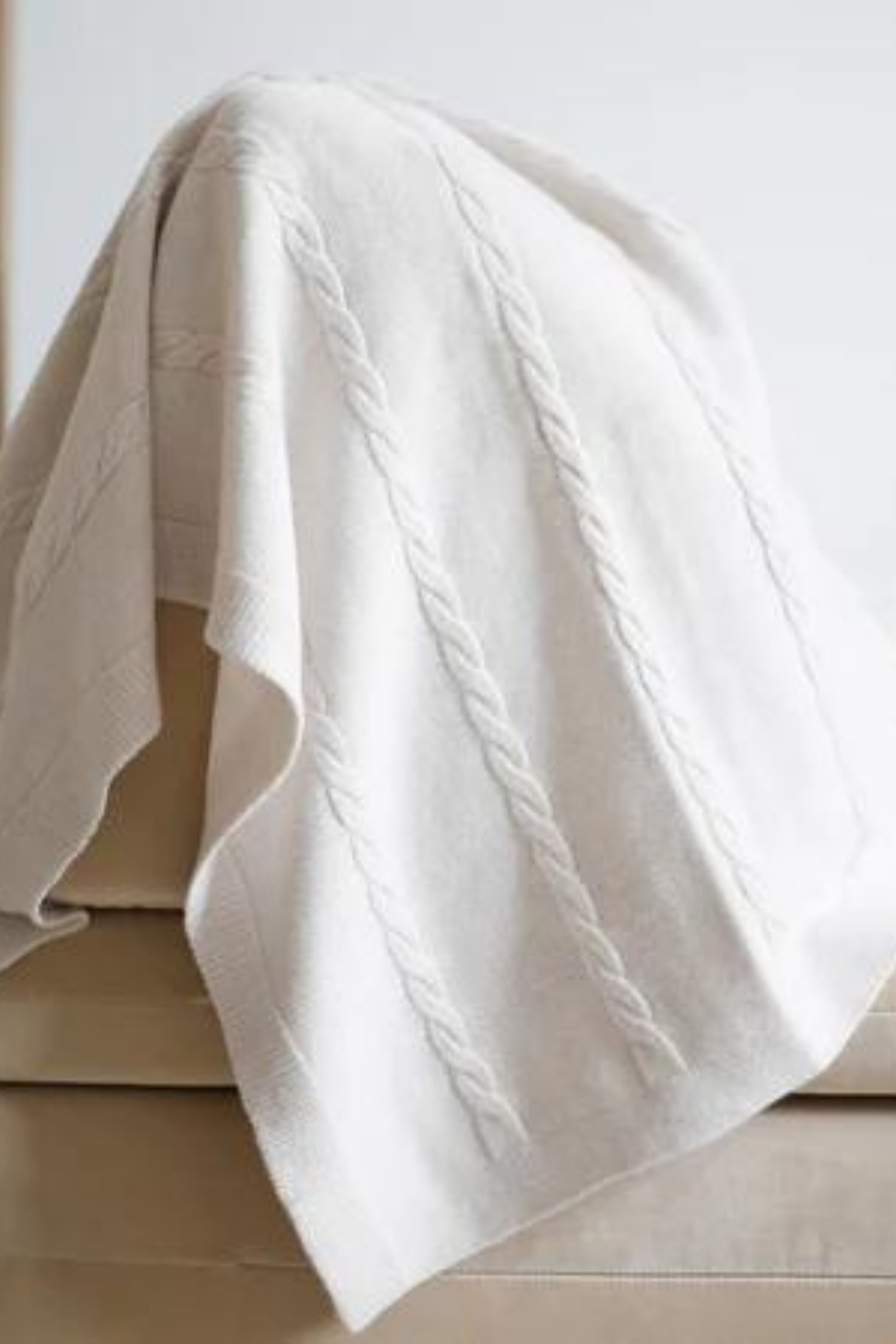 Kuscheldecke "Svea" mit Zopfmuster aus Merinowolle