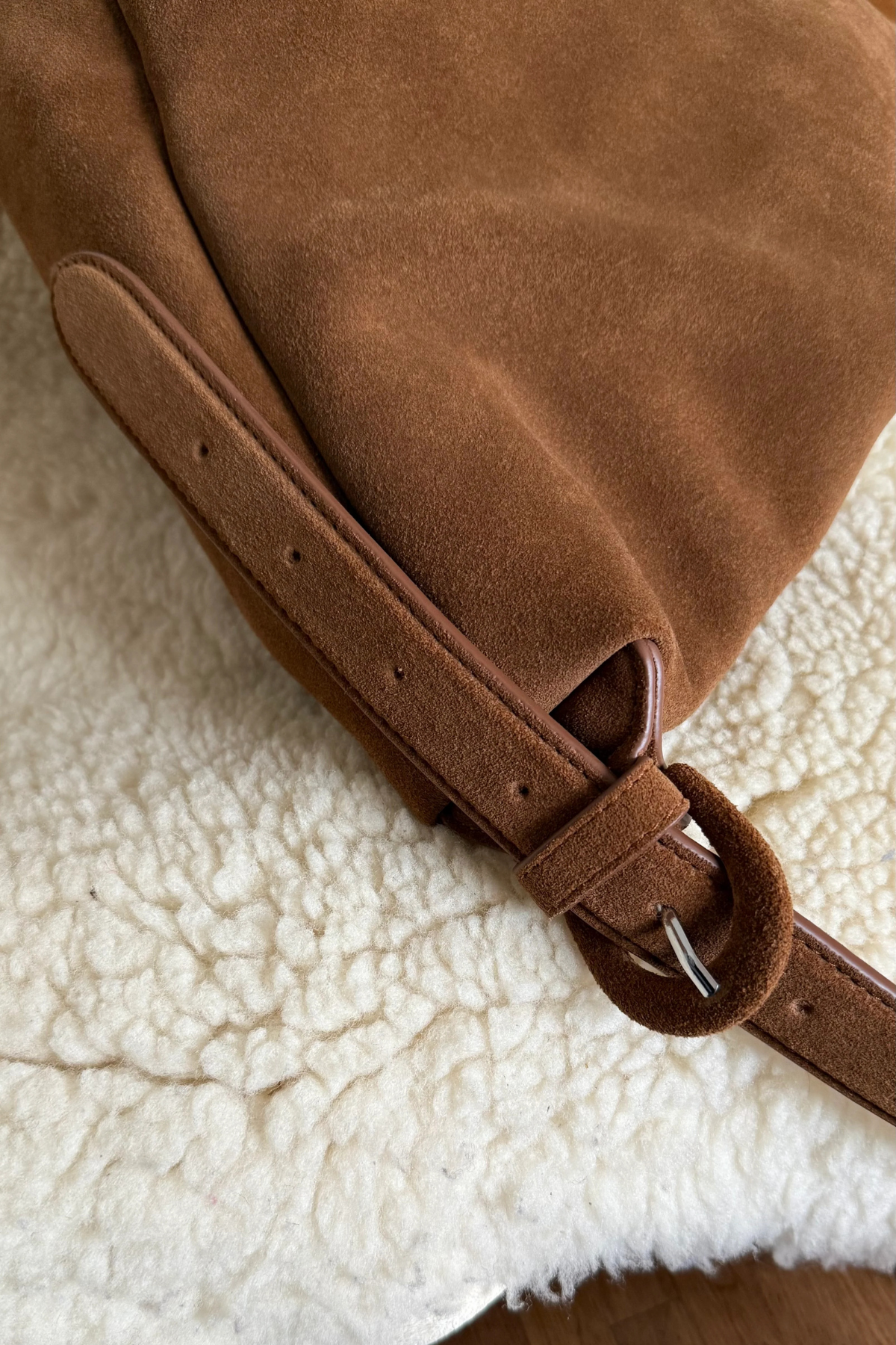 Mom Bag aus Wildleder | Lukkily Bag #5 | Cognac