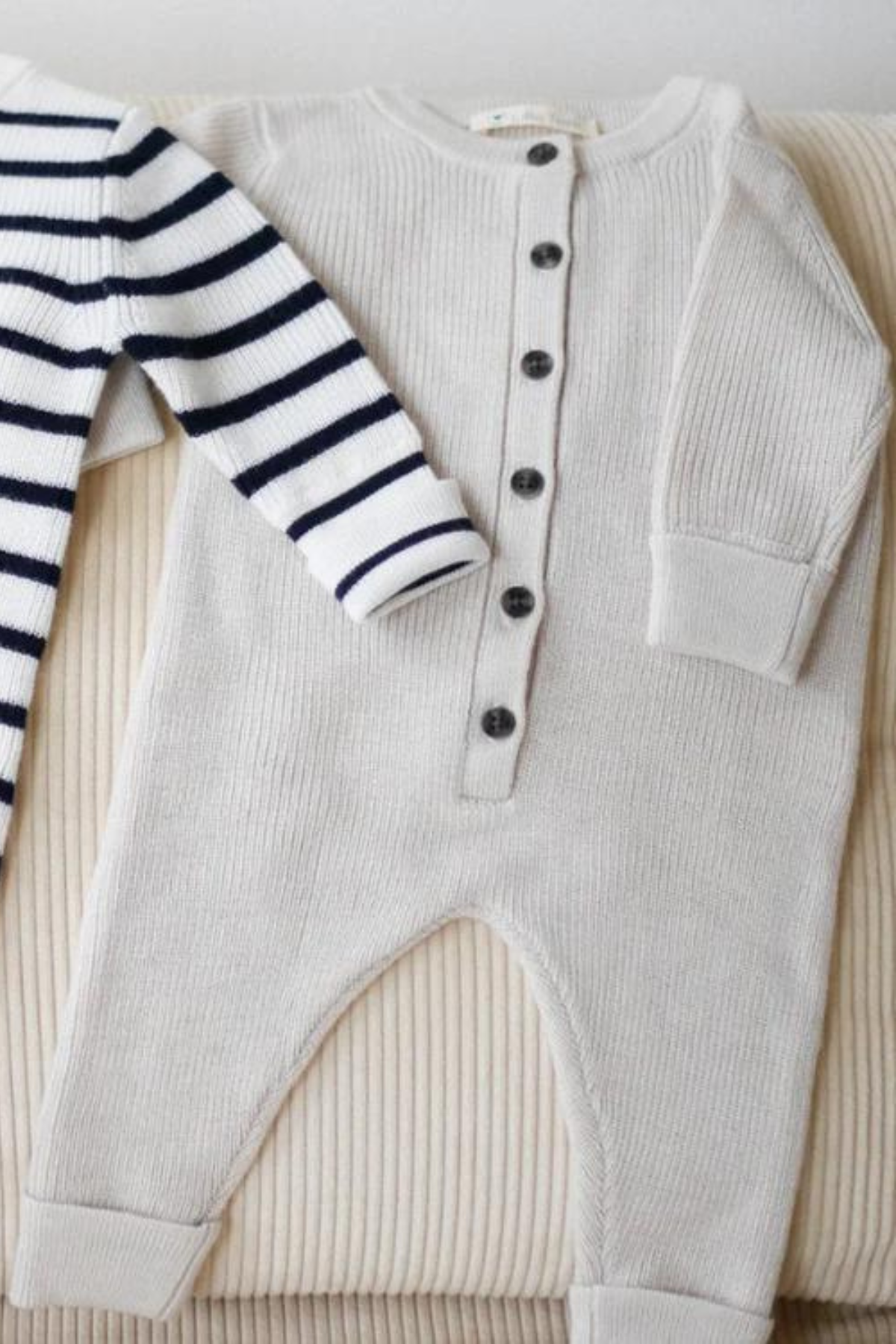 Strampler "Thea" in creme