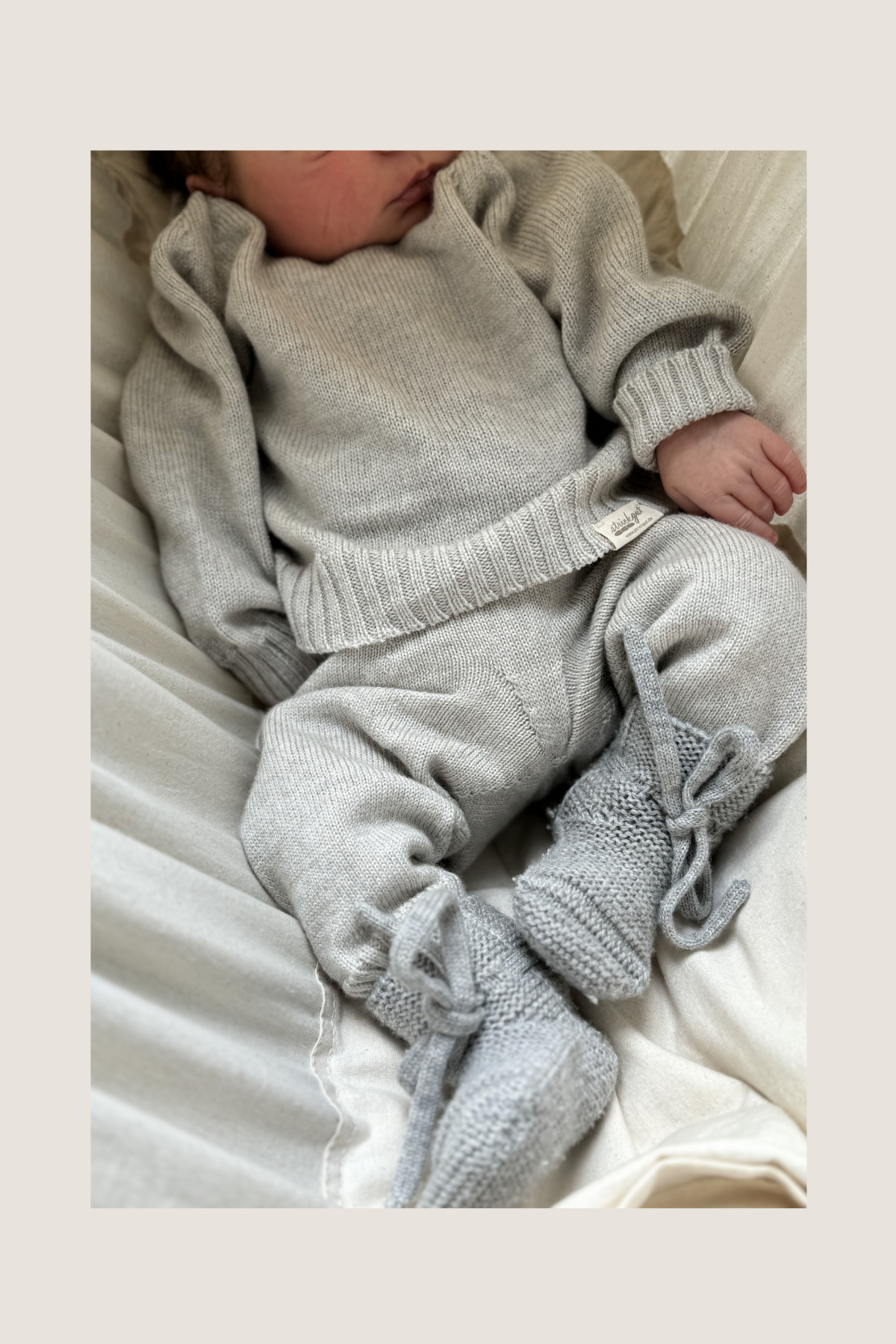 Baby Strickset aus Merinowolle – Pullover & Strickhose in Stein