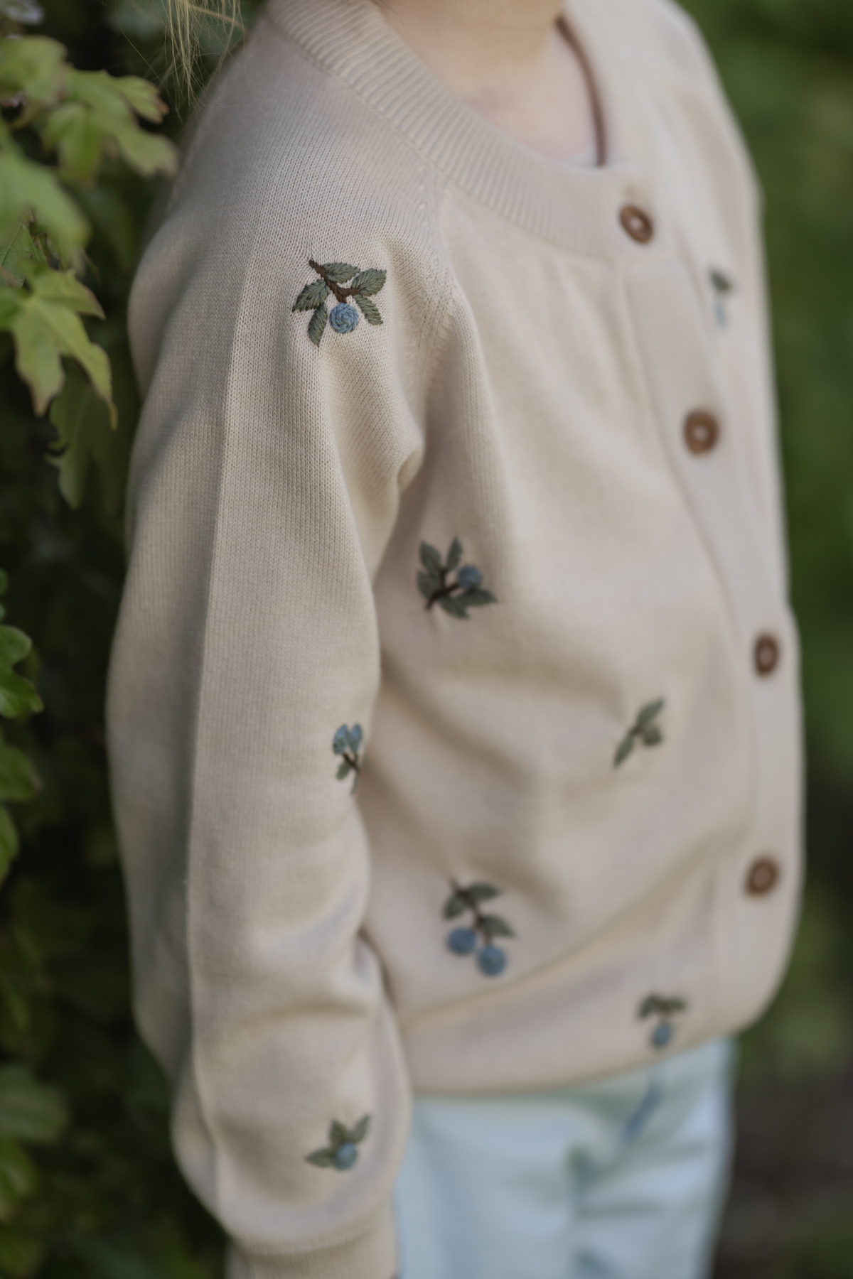 Cardigan "Blueberry" mit Stickerei