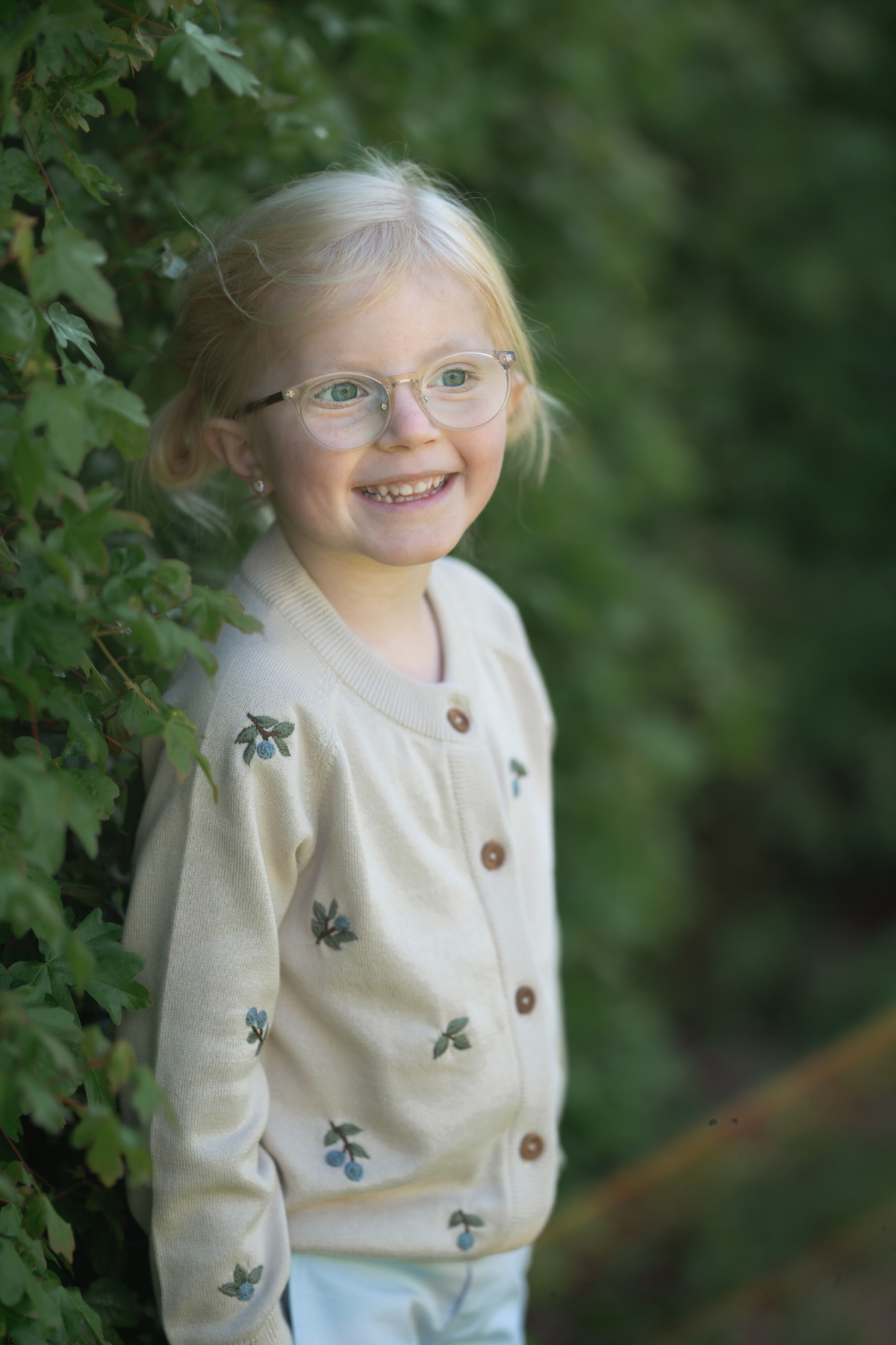 Cardigan "Blueberry" mit Stickerei