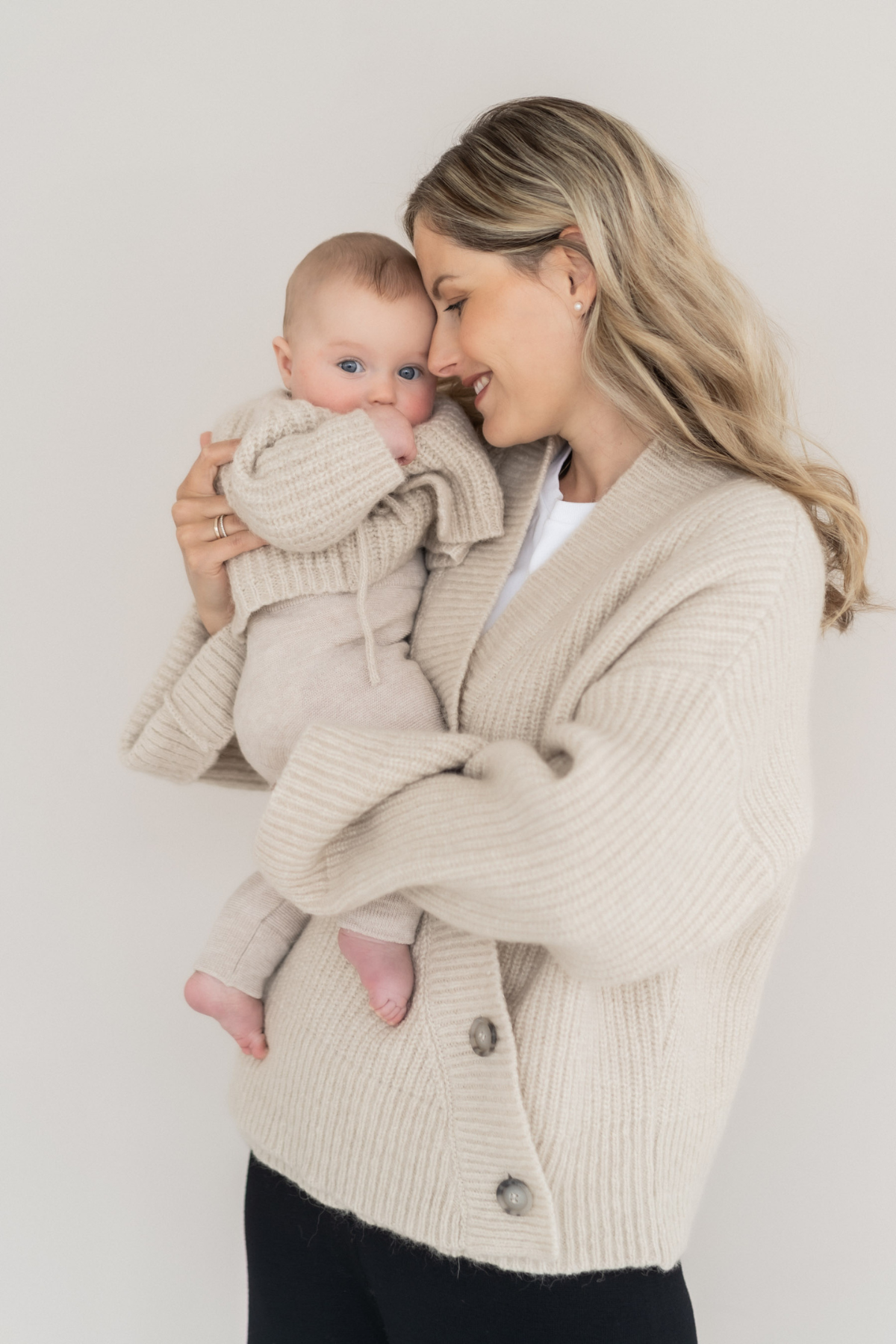 Asymetrischer Cardigan für Erwachsene aus Wolle-Seide-Mix Beige