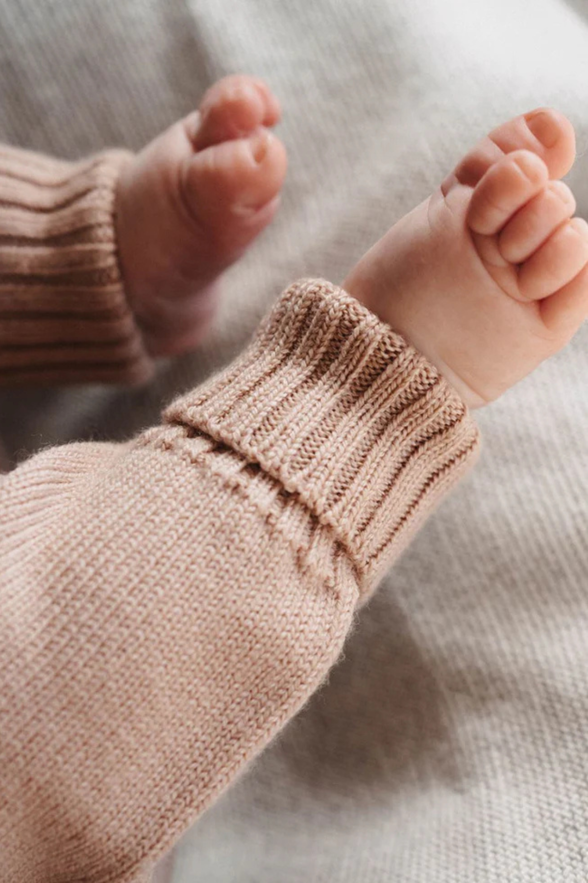 Gestrickte Babyhose zum Mitwachsen aus Merinowolle | verschiedene Farben