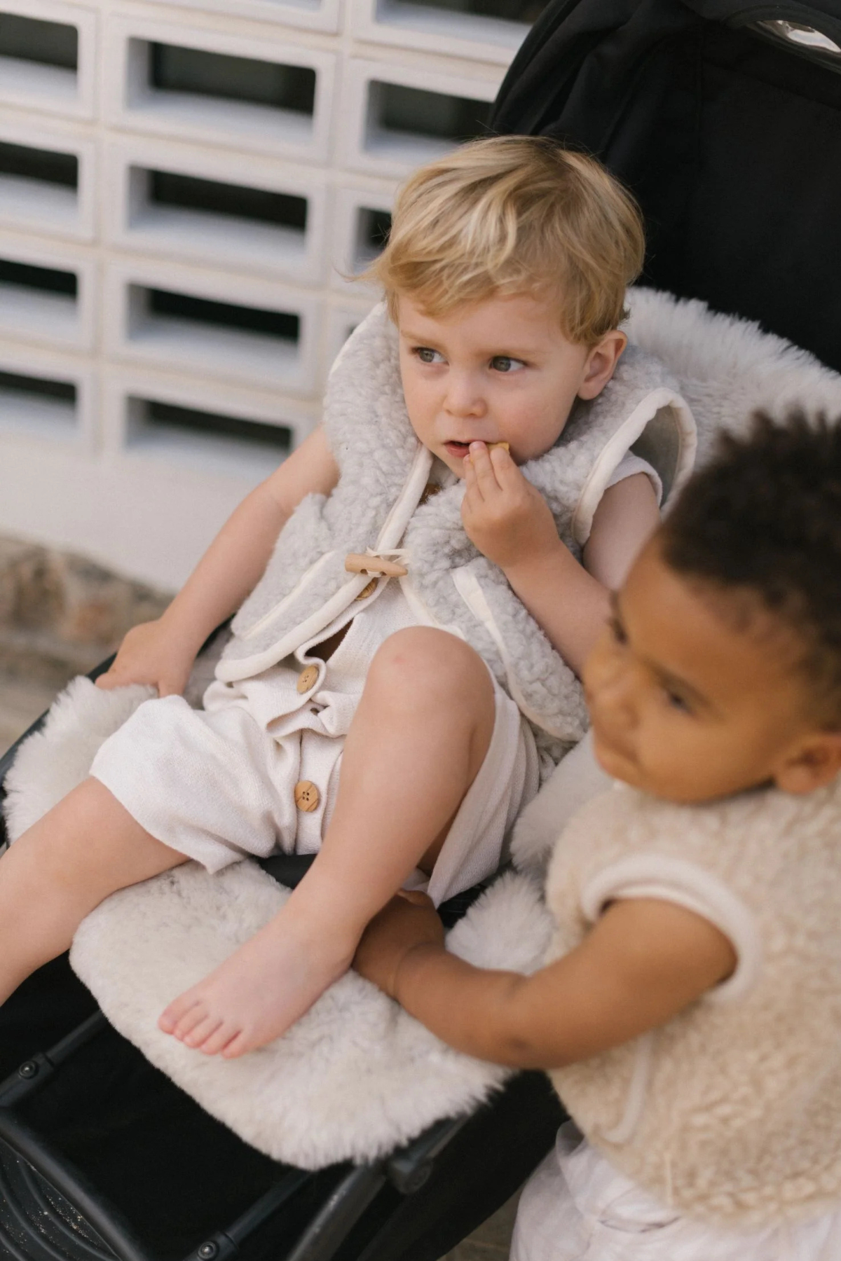 Lammfell Snuggler für Buggy oder Kinderwagen | verschiedene Farben