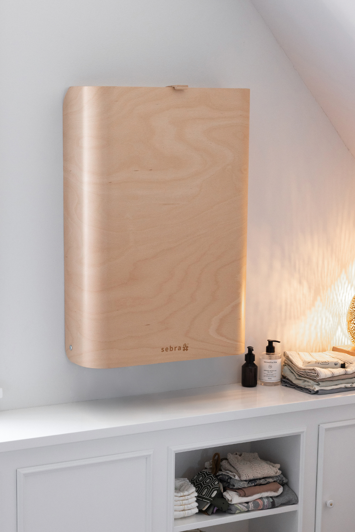 Wandwickeltisch aus umweltzertifiziertem Holz