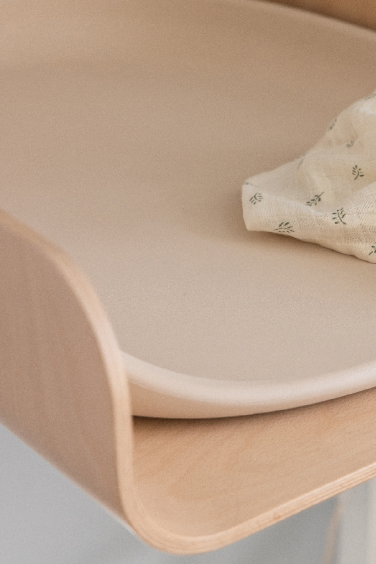 Wandwickeltisch aus umweltzertifiziertem Holz