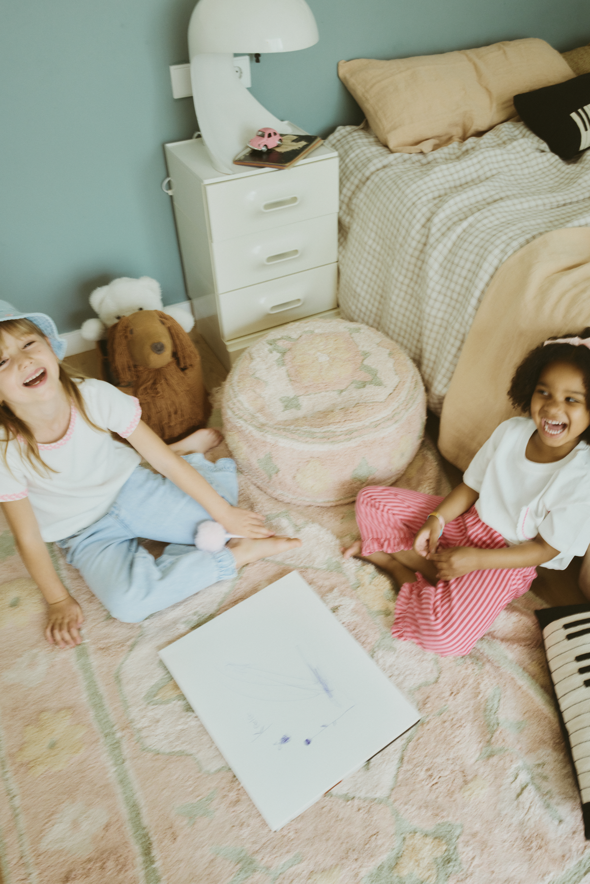 Sitzsack Persian Pink von Lorena Canals im Kinderzimmer
