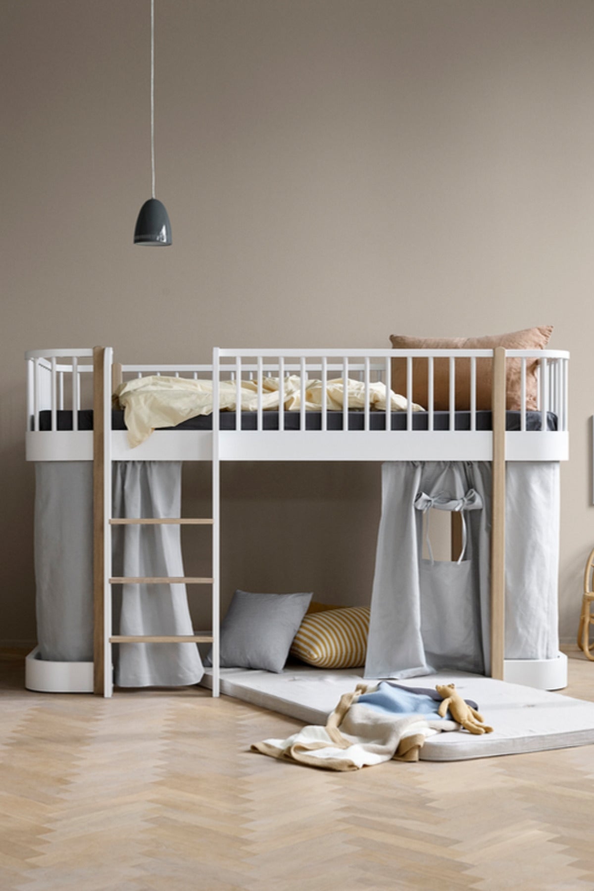Oliver Furniture Vorhang grau am halbhohen Hochbett
