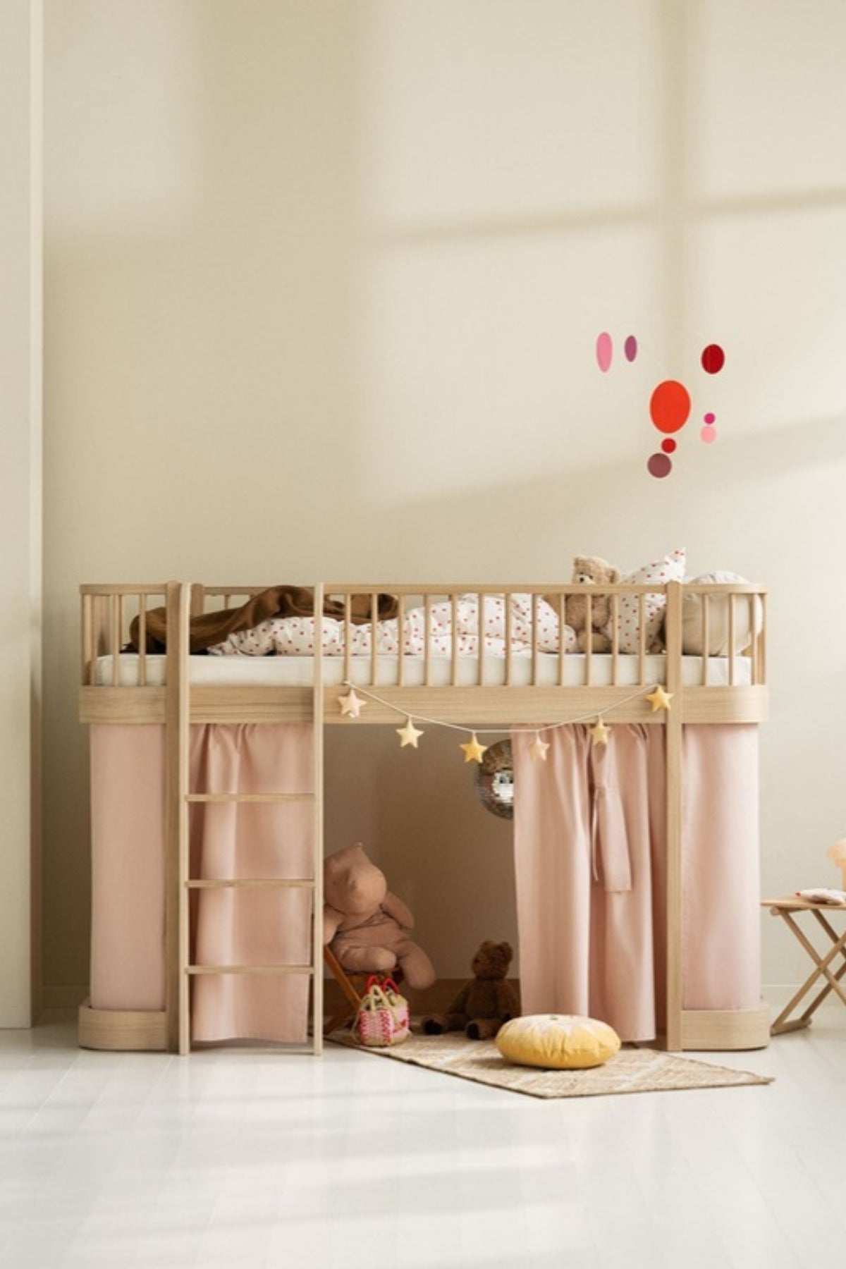 Oliver Furniture Wood Original halbhohes Hochbett, Eiche – im Kinderzimmer