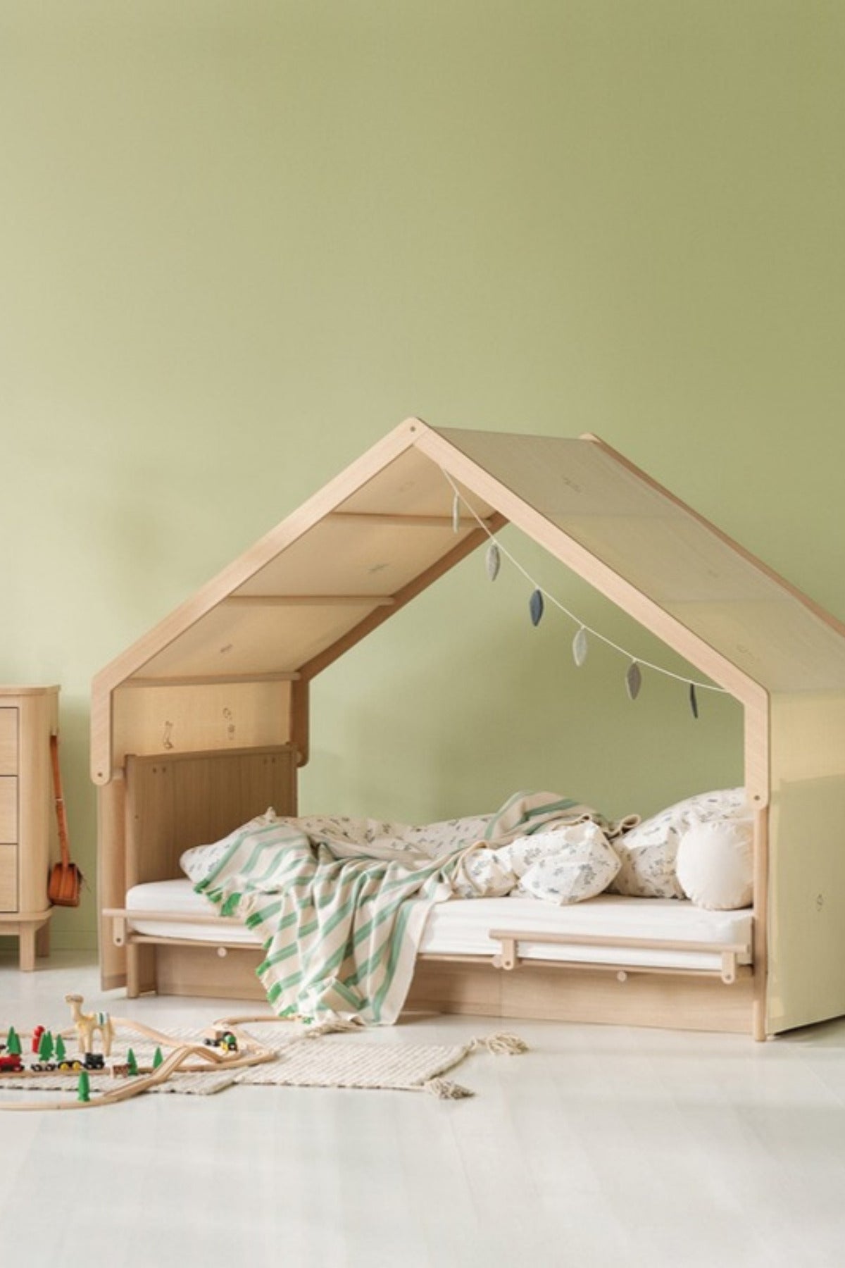 Oliver Furniture Novel Bett mit Hausdach und Betthimmel