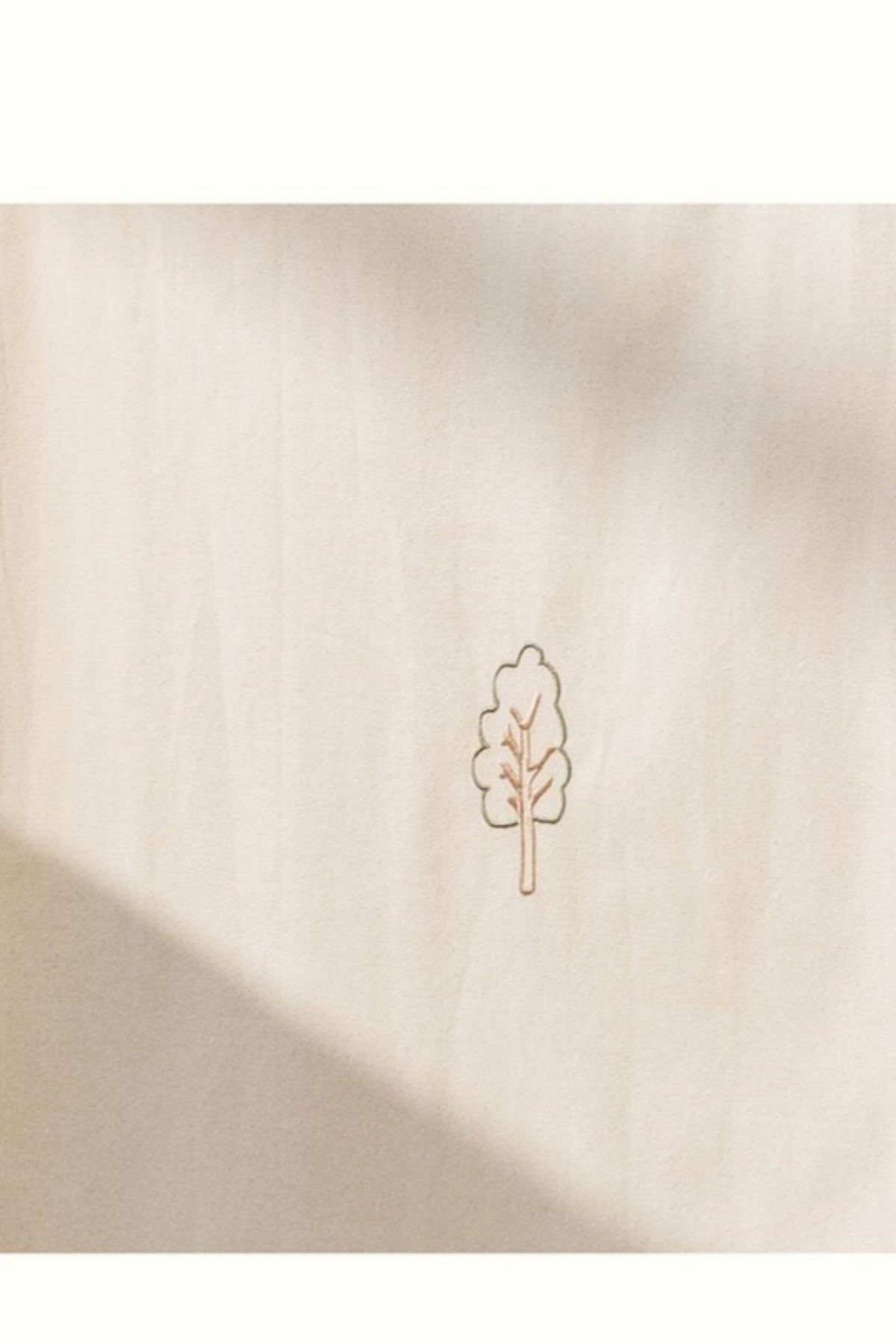 Oliver Furniture Novel Betthimmel mit Stickerei für Hausdach – Detail