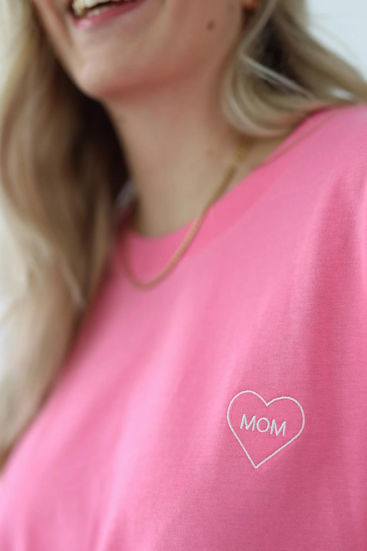 T-Shirt "MOM HEART" PINK/WEISS