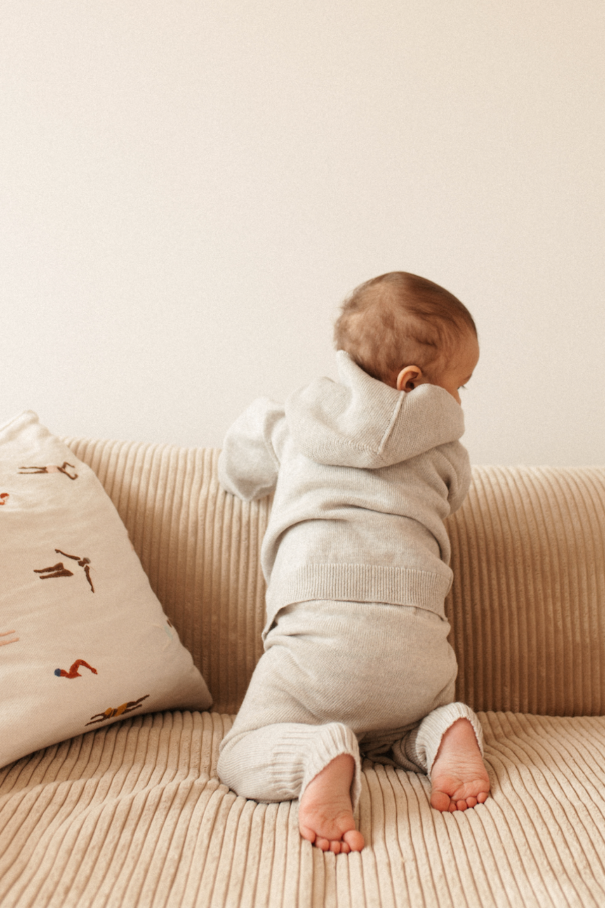 Weicher Hoodie zum Mitwachsen aus Merinowolle | Stein