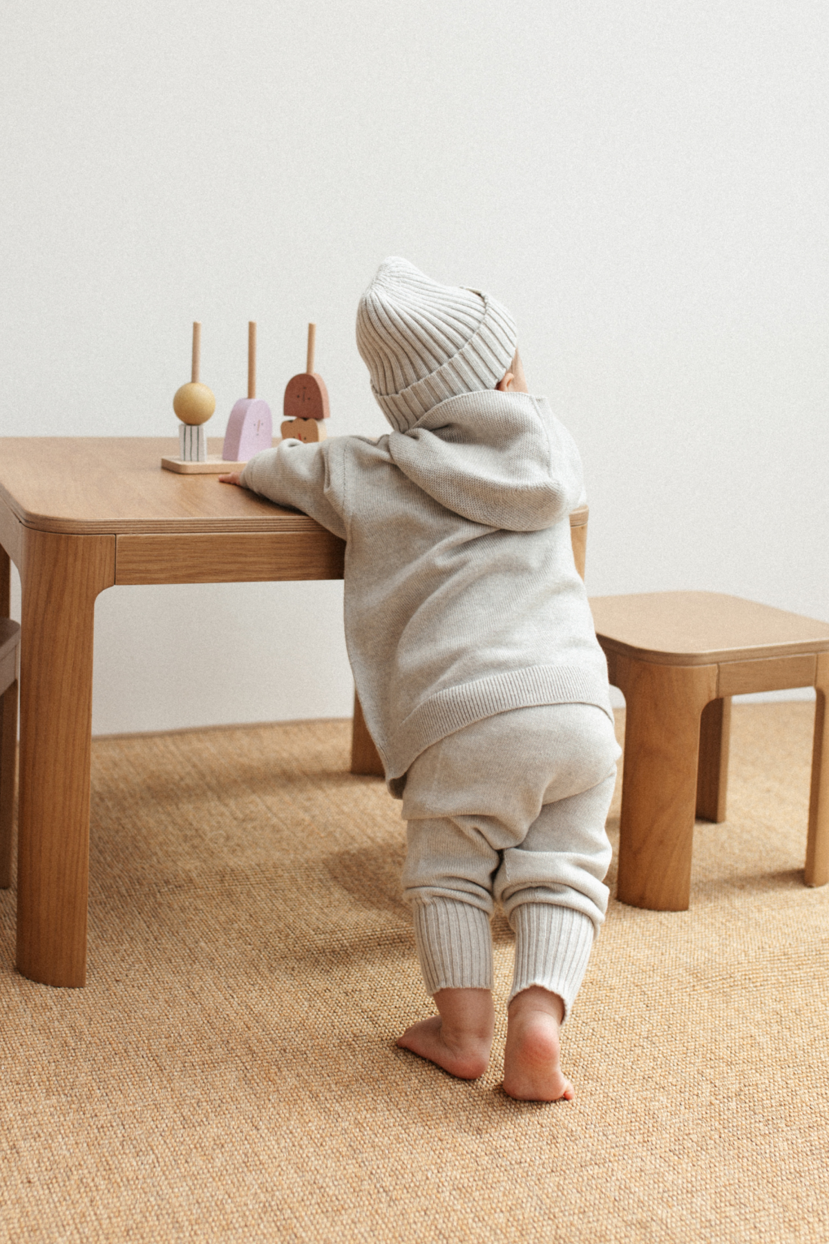 Weicher Hoodie zum Mitwachsen aus Merinowolle | Stein