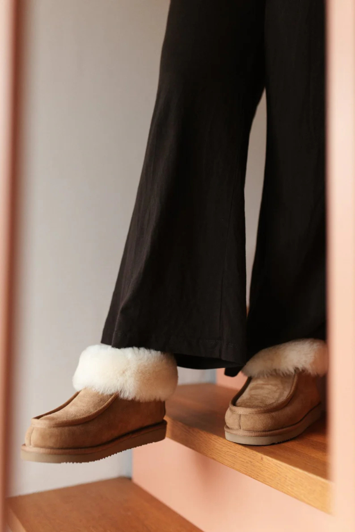 Mom Lammfell Hausschuhe "Cozy" | Cognac