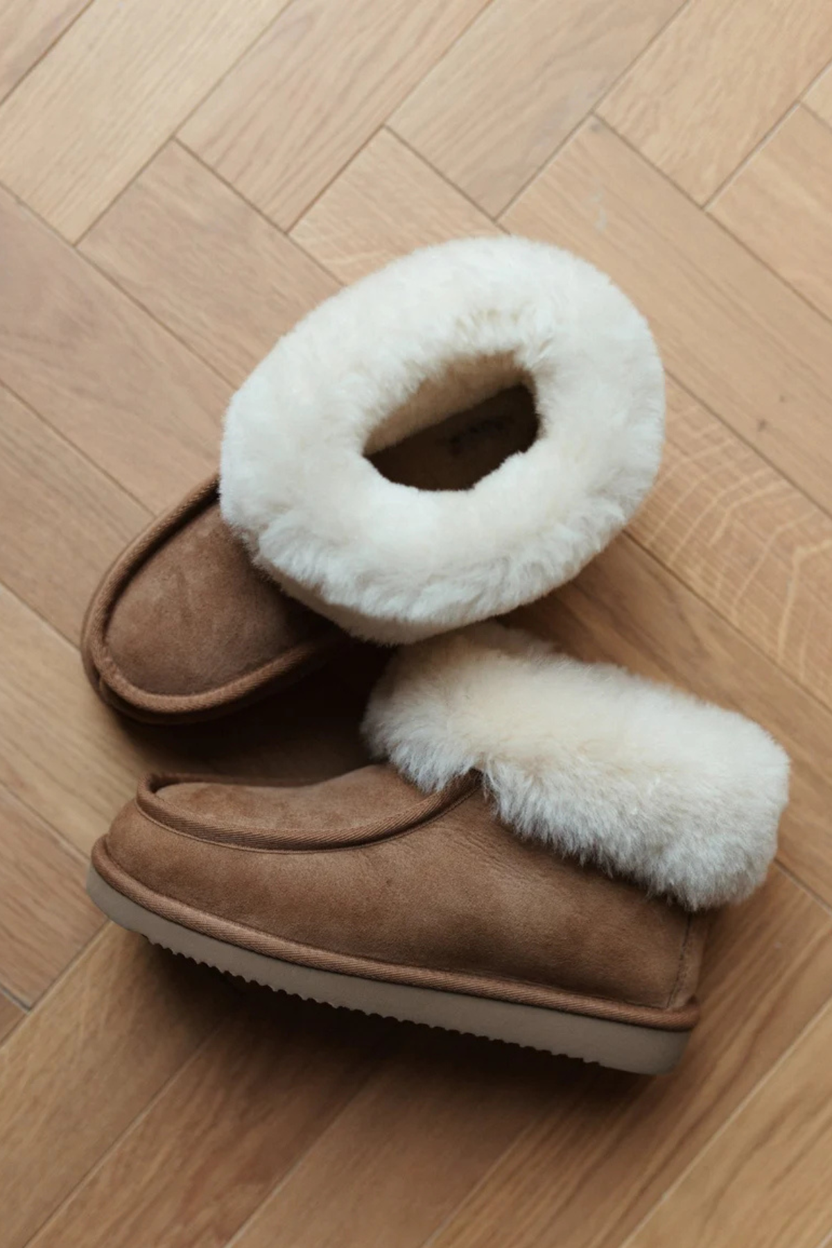 Mom Lammfell Hausschuhe "Cozy" | Cognac