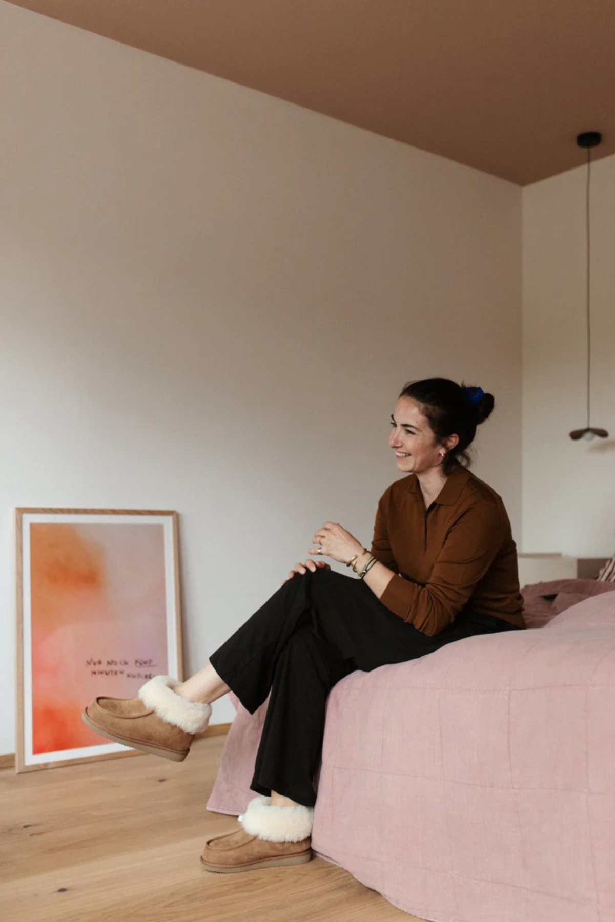 Mom Lammfell Hausschuhe "Cozy" | Cognac