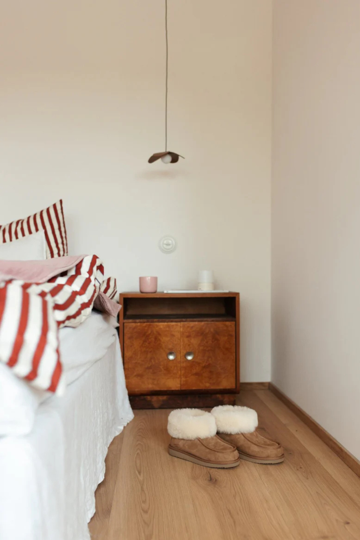 Mom Lammfell Hausschuhe "Cozy" | Cognac