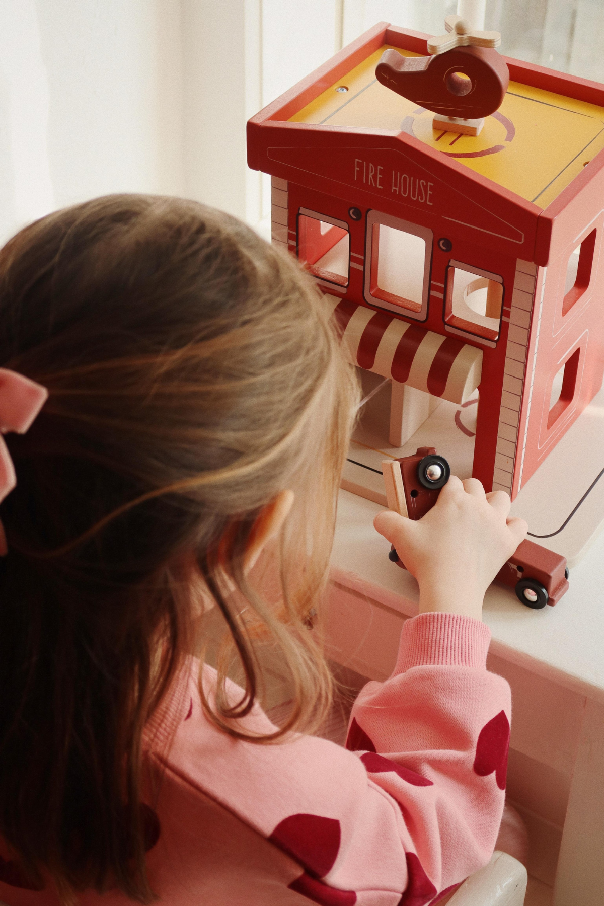 Feuerwache aus Holz für Kinder