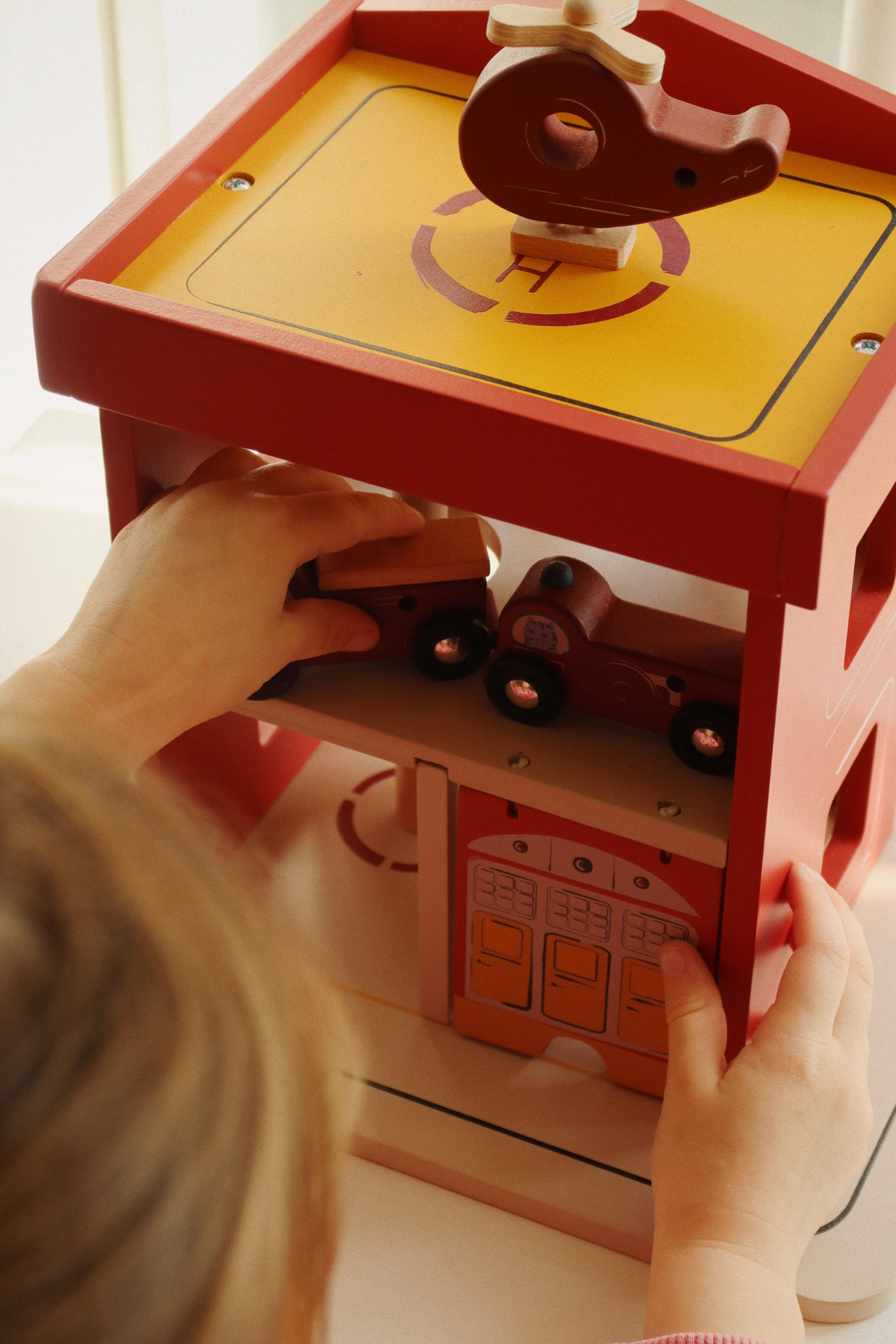 Feuerwache aus Holz für Kinder