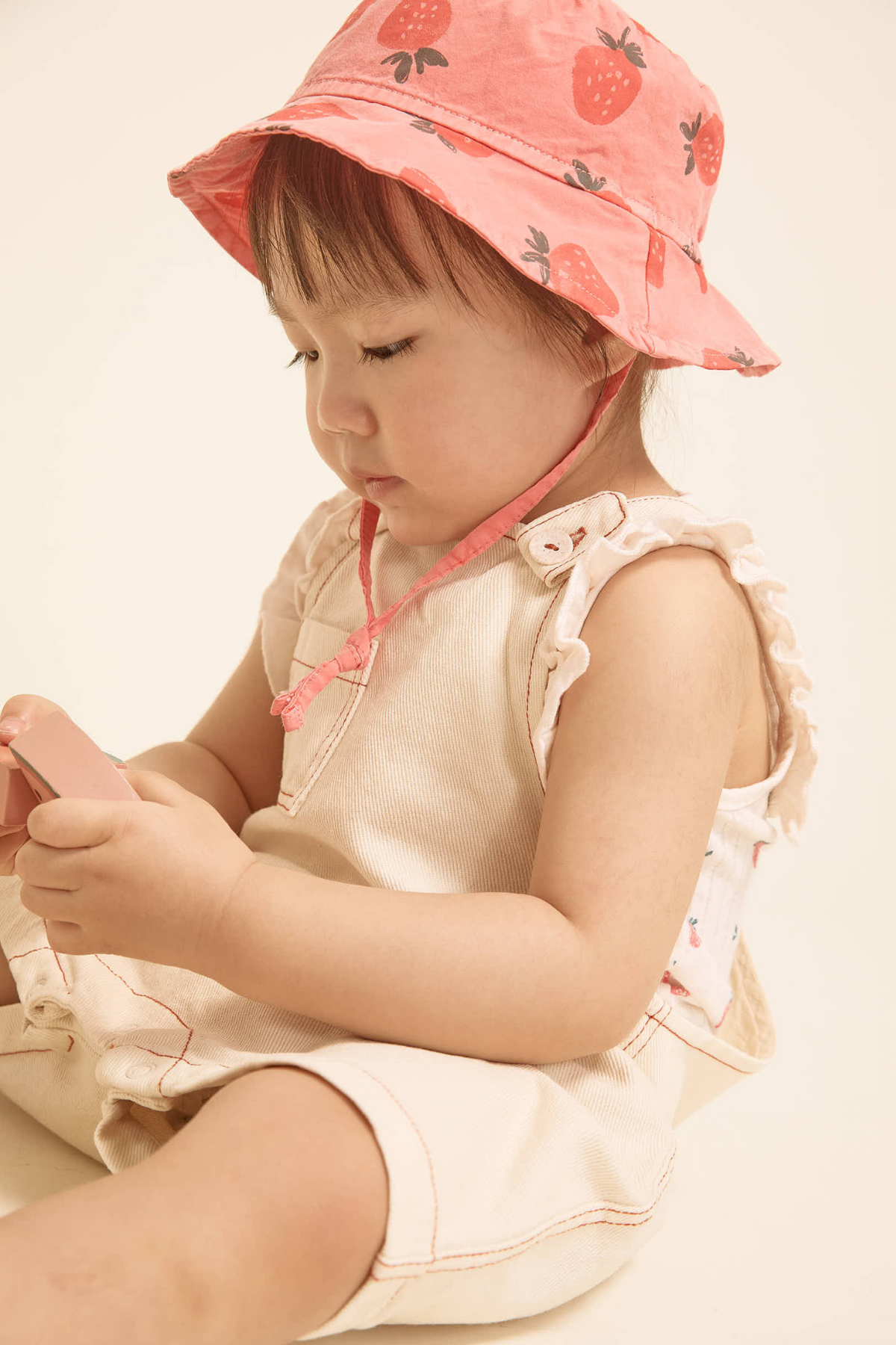 Sonnenhut mit Erdbeer-Print | Soft Coral
