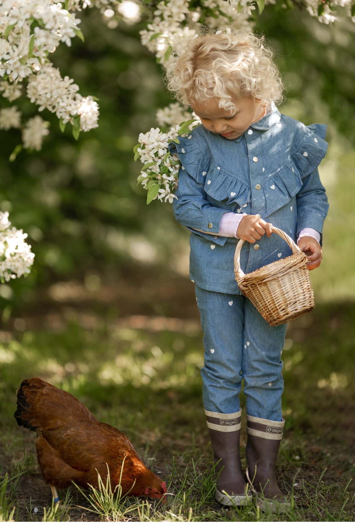 Jeanshose mit Herzen-Print