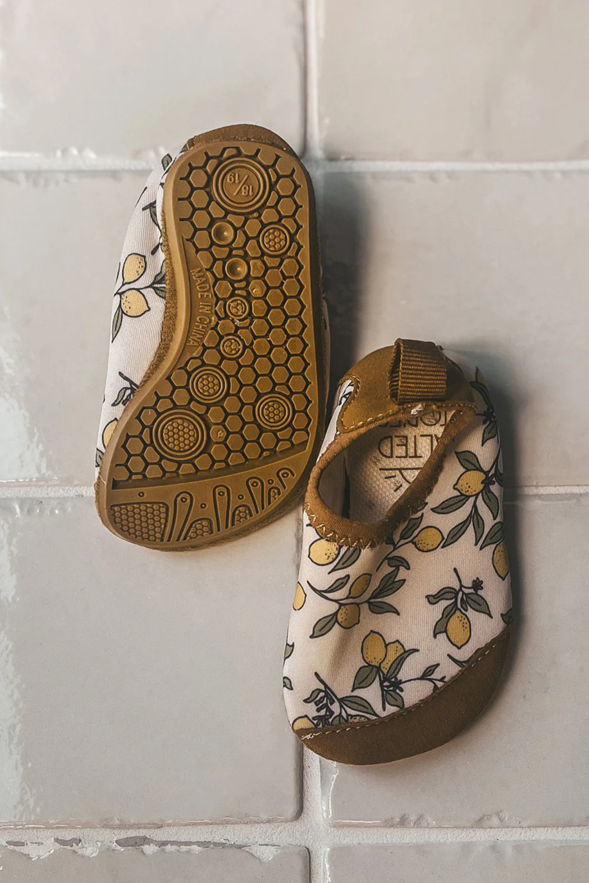 Badeschuhe "Lemons" | Shortbread